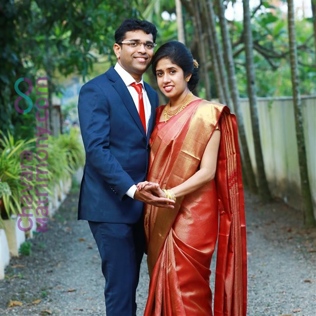 Kankatala - Our lovely customer Swathi Sandu, looking elegantly beautiful  in our exclusive Banarasi Pink Saree with a Paithani inspired floral tissue  border at her cousin's engagement ceremony. The saree exudes subtle